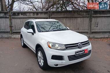 Внедорожник / Кроссовер Volkswagen Touareg 2014 в Киеве