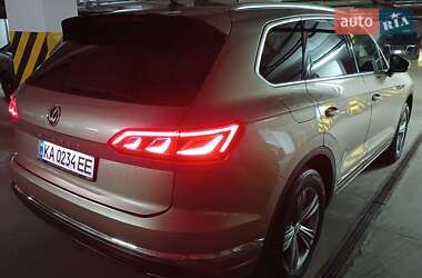 Внедорожник / Кроссовер Volkswagen Touareg 2018 в Киеве