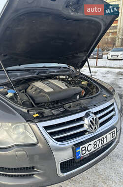 Позашляховик / Кросовер Volkswagen Touareg 2008 в Новому Розділі