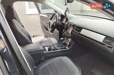 Позашляховик / Кросовер Volkswagen Touareg 2013 в 