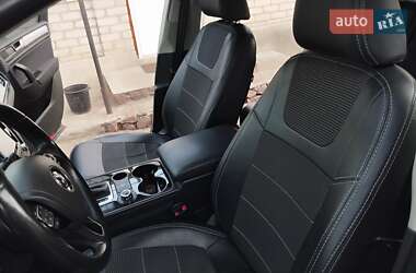 Позашляховик / Кросовер Volkswagen Touareg 2013 в 