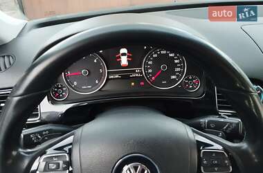 Позашляховик / Кросовер Volkswagen Touareg 2013 в 