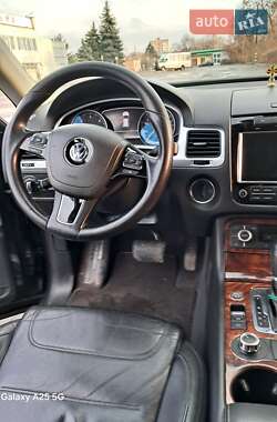 Внедорожник / Кроссовер Volkswagen Touareg 2011 в Лубнах