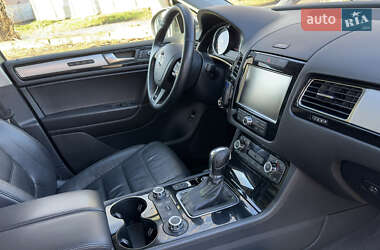 Внедорожник / Кроссовер Volkswagen Touareg 2013 в Кривом Роге