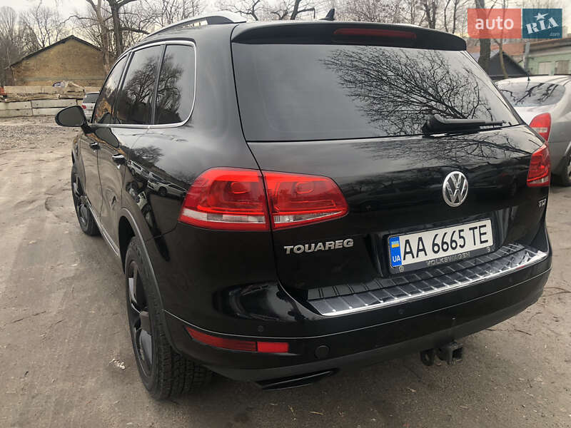 Позашляховик / Кросовер Volkswagen Touareg 2011 в Києві