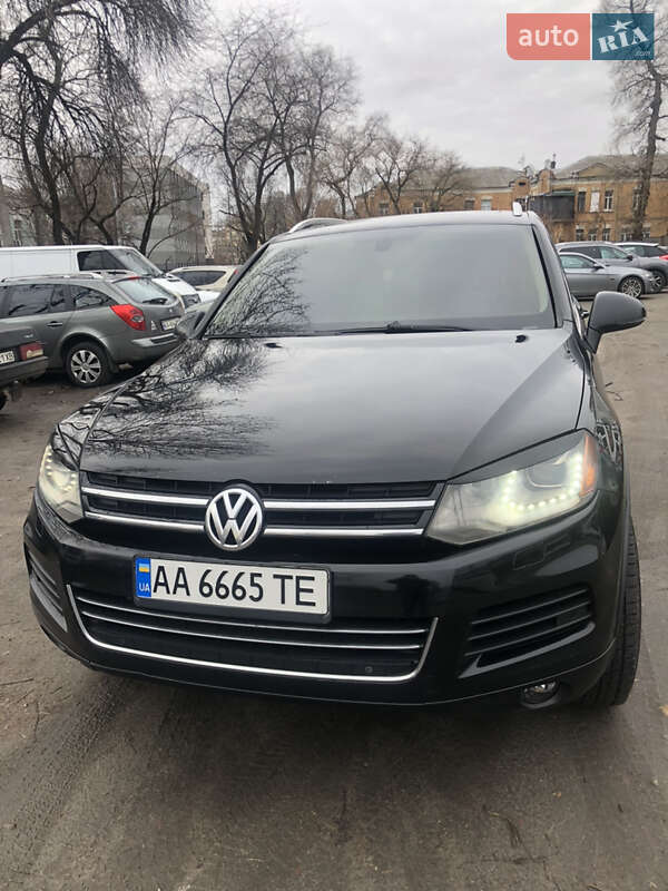 Позашляховик / Кросовер Volkswagen Touareg 2011 в Києві