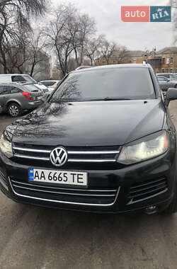 Позашляховик / Кросовер Volkswagen Touareg 2011 в Києві