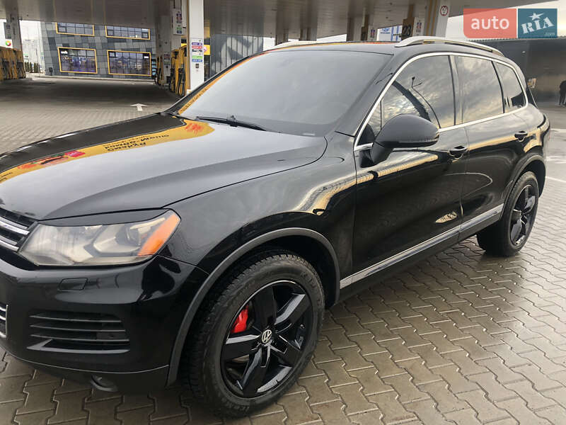 Позашляховик / Кросовер Volkswagen Touareg 2011 в Києві