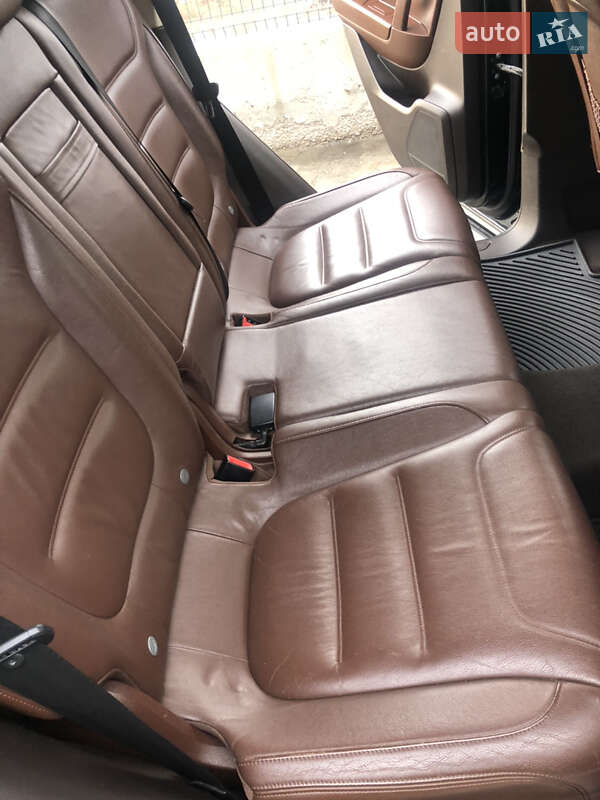 Позашляховик / Кросовер Volkswagen Touareg 2011 в Києві