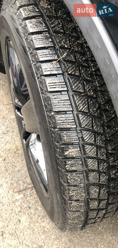 Позашляховик / Кросовер Volkswagen Touareg 2011 в Києві