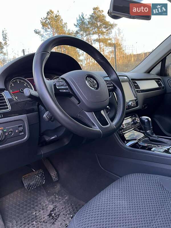 Позашляховик / Кросовер Volkswagen Touareg 2013 в Ірпені