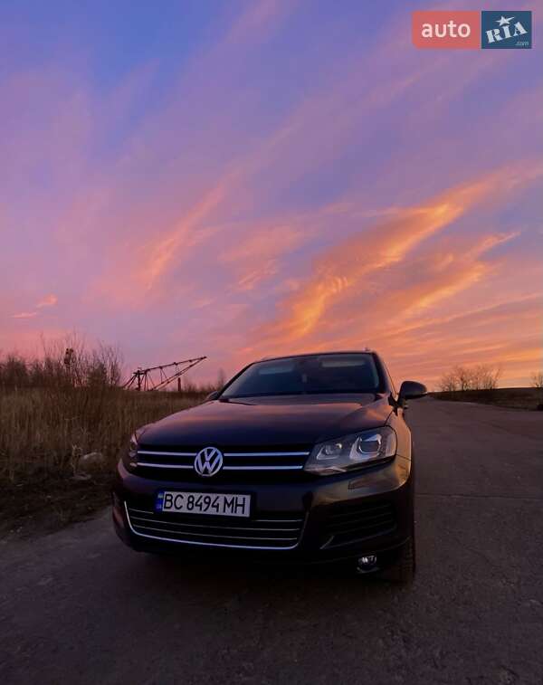 Внедорожник / Кроссовер Volkswagen Touareg 2012 в Львове