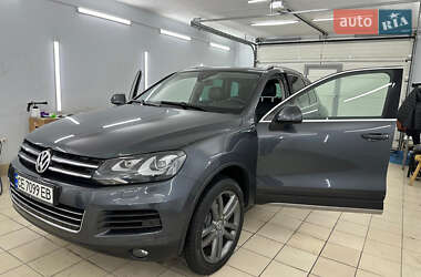 Внедорожник / Кроссовер Volkswagen Touareg 2014 в Черновцах