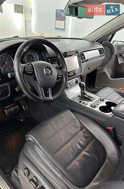 Внедорожник / Кроссовер Volkswagen Touareg 2014 в Черновцах