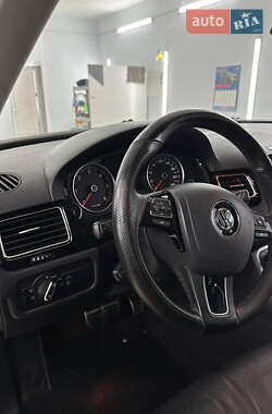 Внедорожник / Кроссовер Volkswagen Touareg 2014 в Черновцах