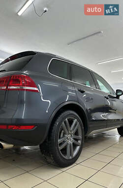 Внедорожник / Кроссовер Volkswagen Touareg 2014 в Черновцах