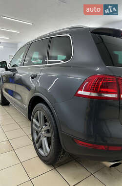 Внедорожник / Кроссовер Volkswagen Touareg 2014 в Черновцах