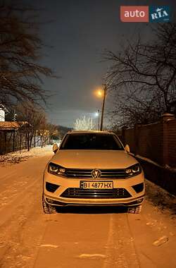 Внедорожник / Кроссовер Volkswagen Touareg 2015 в Полтаве