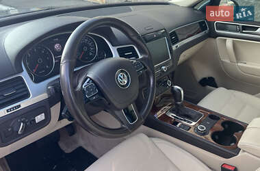 Внедорожник / Кроссовер Volkswagen Touareg 2012 в Днепре