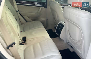 Внедорожник / Кроссовер Volkswagen Touareg 2012 в Днепре