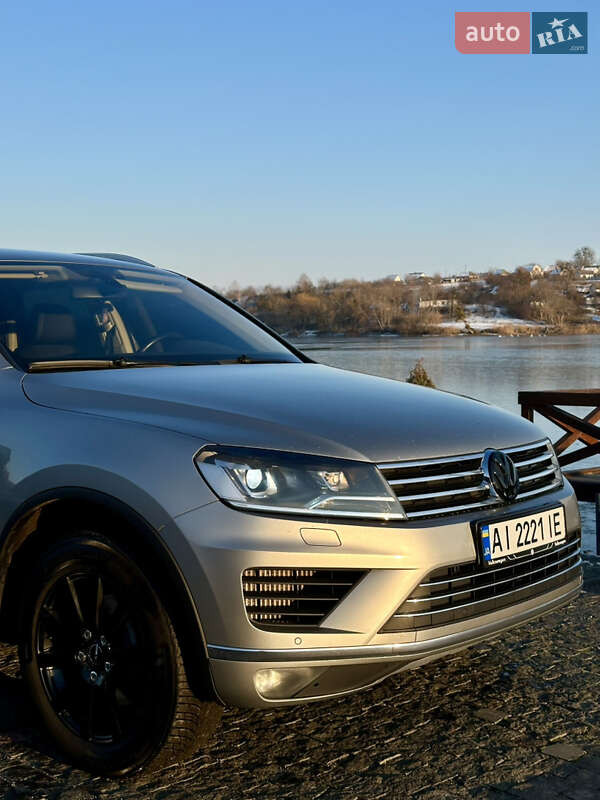 Позашляховик / Кросовер Volkswagen Touareg 2015 в Ставищі