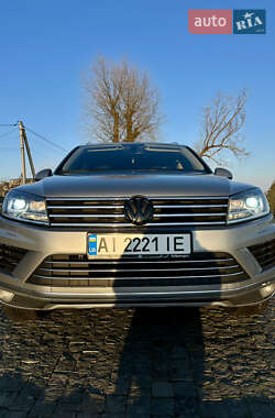 Позашляховик / Кросовер Volkswagen Touareg 2015 в Ставищі