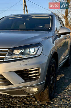 Позашляховик / Кросовер Volkswagen Touareg 2015 в Ставищі