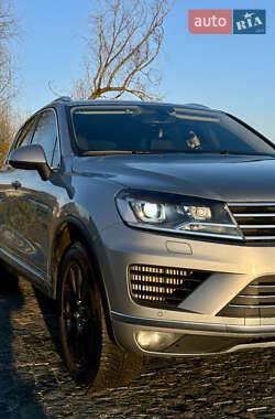 Позашляховик / Кросовер Volkswagen Touareg 2015 в Ставищі