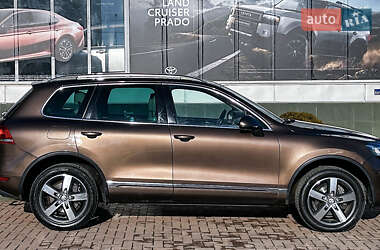 Внедорожник / Кроссовер Volkswagen Touareg 2010 в Черновцах