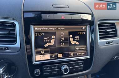 Внедорожник / Кроссовер Volkswagen Touareg 2014 в Ровно