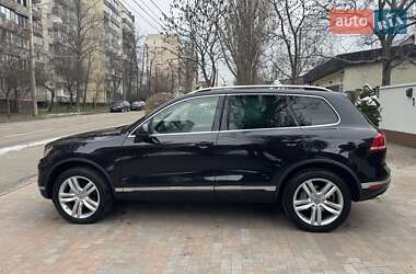 Позашляховик / Кросовер Volkswagen Touareg 2015 в Києві