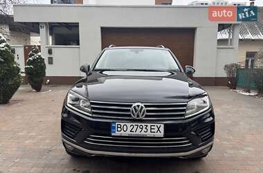 Позашляховик / Кросовер Volkswagen Touareg 2015 в Києві