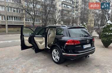 Позашляховик / Кросовер Volkswagen Touareg 2015 в Києві