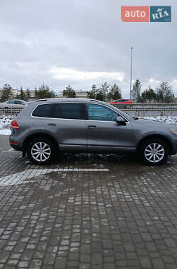 Внедорожник / Кроссовер Volkswagen Touareg 2011 в 