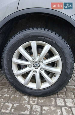 Внедорожник / Кроссовер Volkswagen Touareg 2011 в 