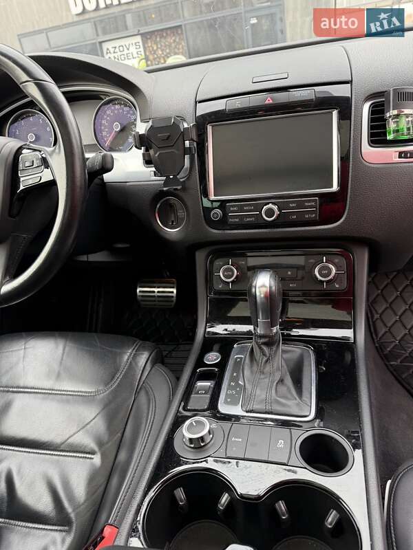 Позашляховик / Кросовер Volkswagen Touareg 2012 в Києві
