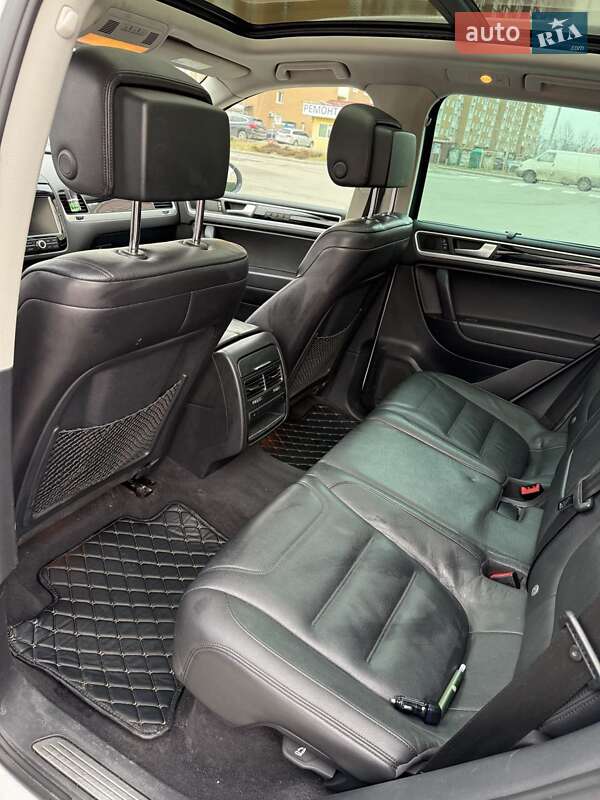 Позашляховик / Кросовер Volkswagen Touareg 2012 в Києві