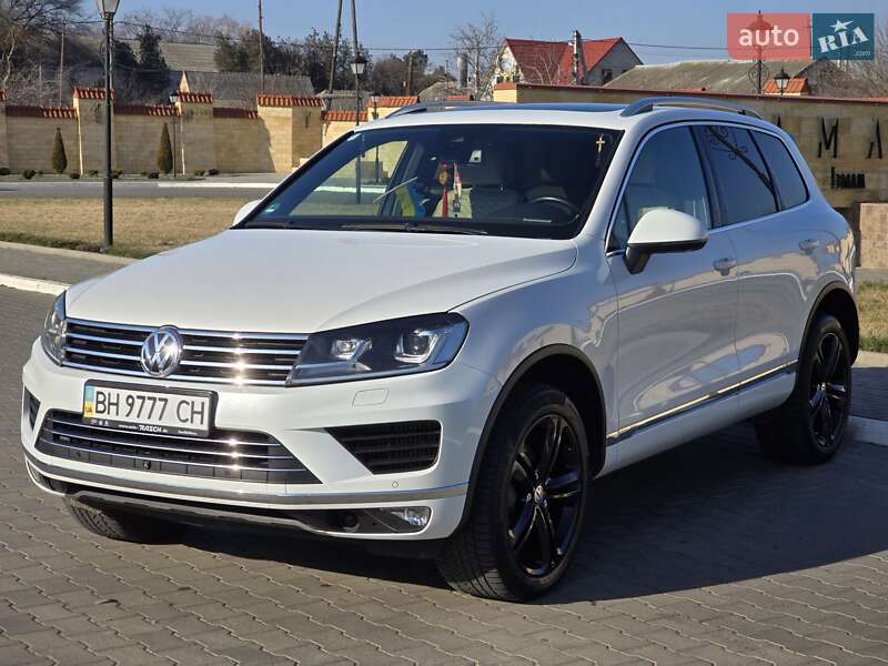 Внедорожник / Кроссовер Volkswagen Touareg 2016 в Измаиле