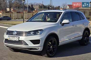 Внедорожник / Кроссовер Volkswagen Touareg 2016 в Измаиле