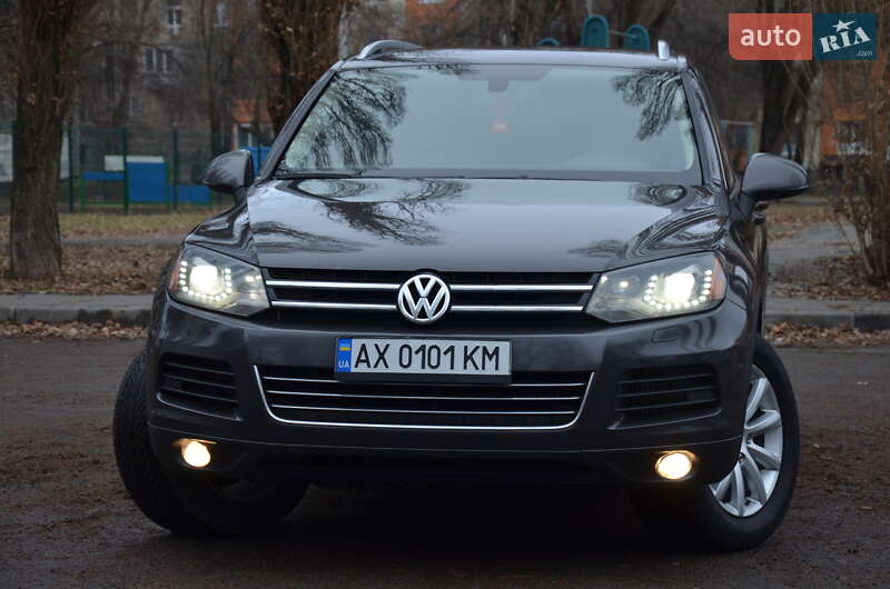 Позашляховик / Кросовер Volkswagen Touareg 2012 в Харкові