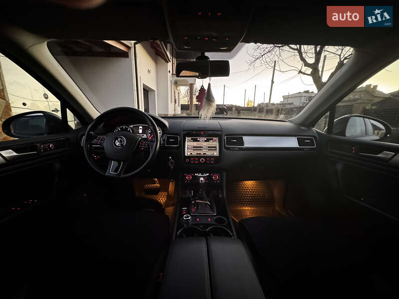 Внедорожник / Кроссовер Volkswagen Touareg 2012 в Тернополе