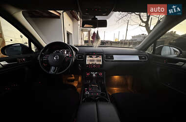 Позашляховик / Кросовер Volkswagen Touareg 2012 в 