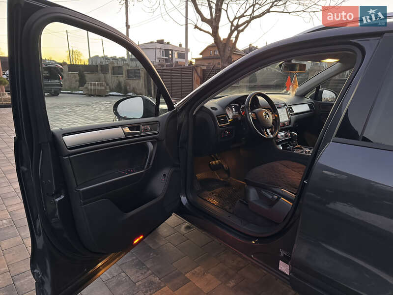 Внедорожник / Кроссовер Volkswagen Touareg 2012 в Тернополе