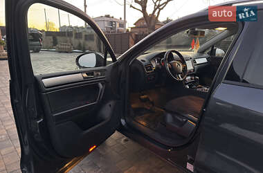 Позашляховик / Кросовер Volkswagen Touareg 2012 в 