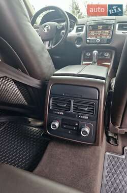 Внедорожник / Кроссовер Volkswagen Touareg 2015 в 
