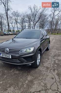 Внедорожник / Кроссовер Volkswagen Touareg 2015 в 