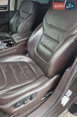 Внедорожник / Кроссовер Volkswagen Touareg 2015 в 