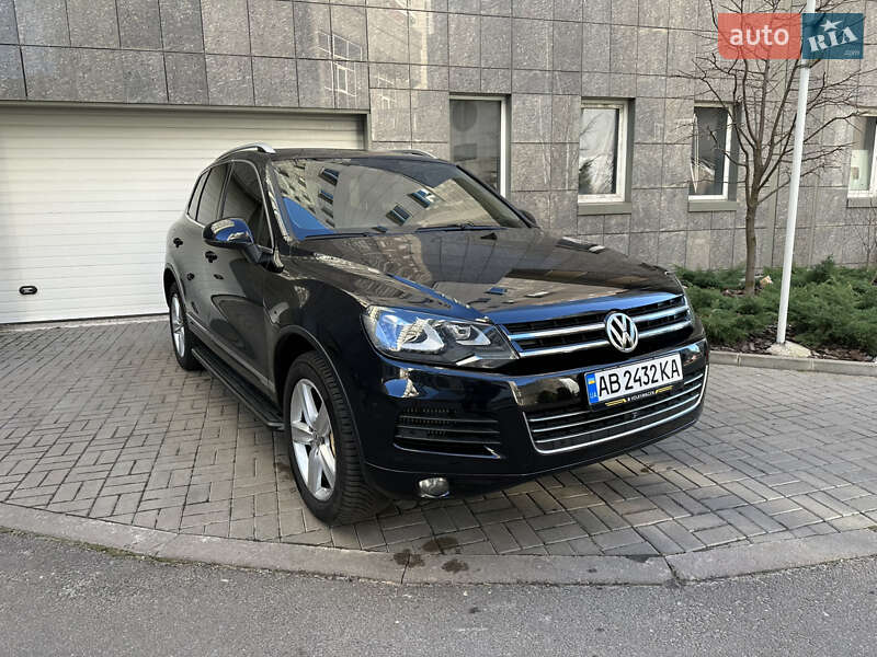 Позашляховик / Кросовер Volkswagen Touareg 2012 в 