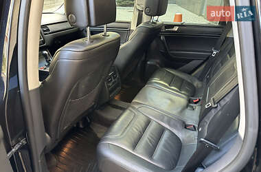 Позашляховик / Кросовер Volkswagen Touareg 2012 в 