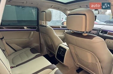 Внедорожник / Кроссовер Volkswagen Touareg 2014 в 